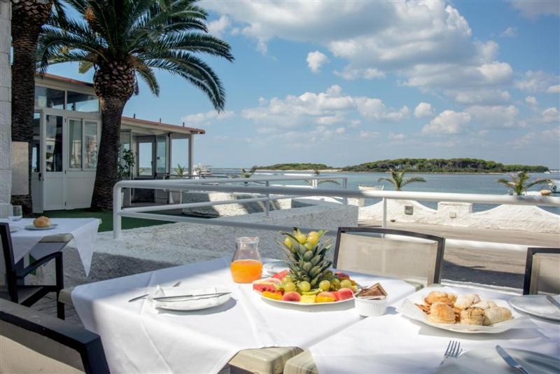 Hotel Lo Scoglio Porto Cesareo Exterior photo