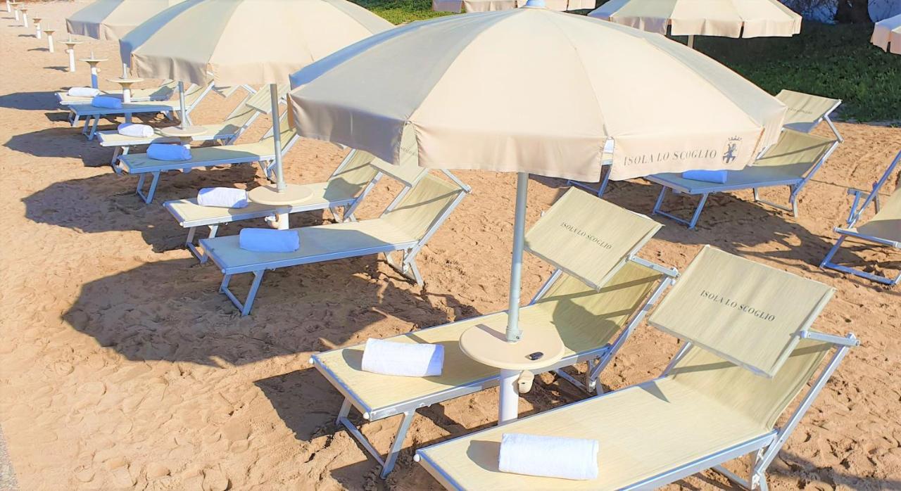 Hotel Lo Scoglio Porto Cesareo Exterior photo